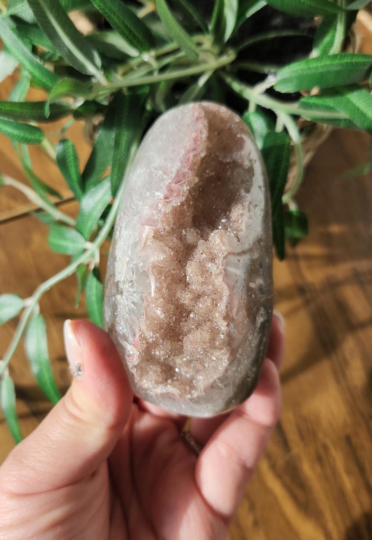 High quality rainbow sugar amethyst with a stalactite flower, light pink, double crystallization, Uruguay amethyst, cutbase, natural color