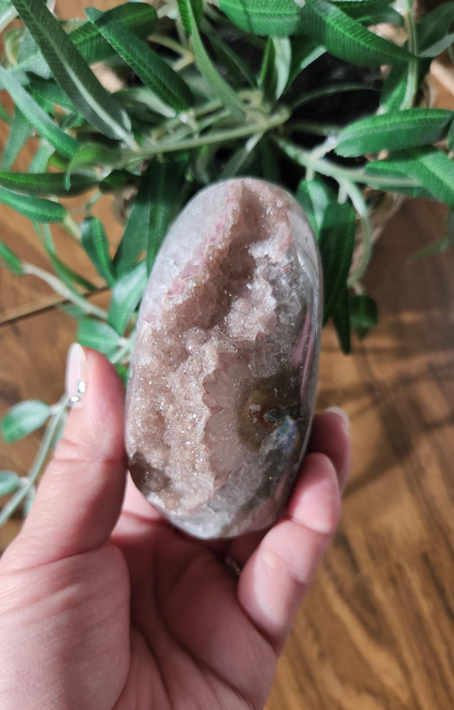 High quality rainbow sugar amethyst with a stalactite flower, light pink, double crystallization, Uruguay amethyst, cutbase, natural color