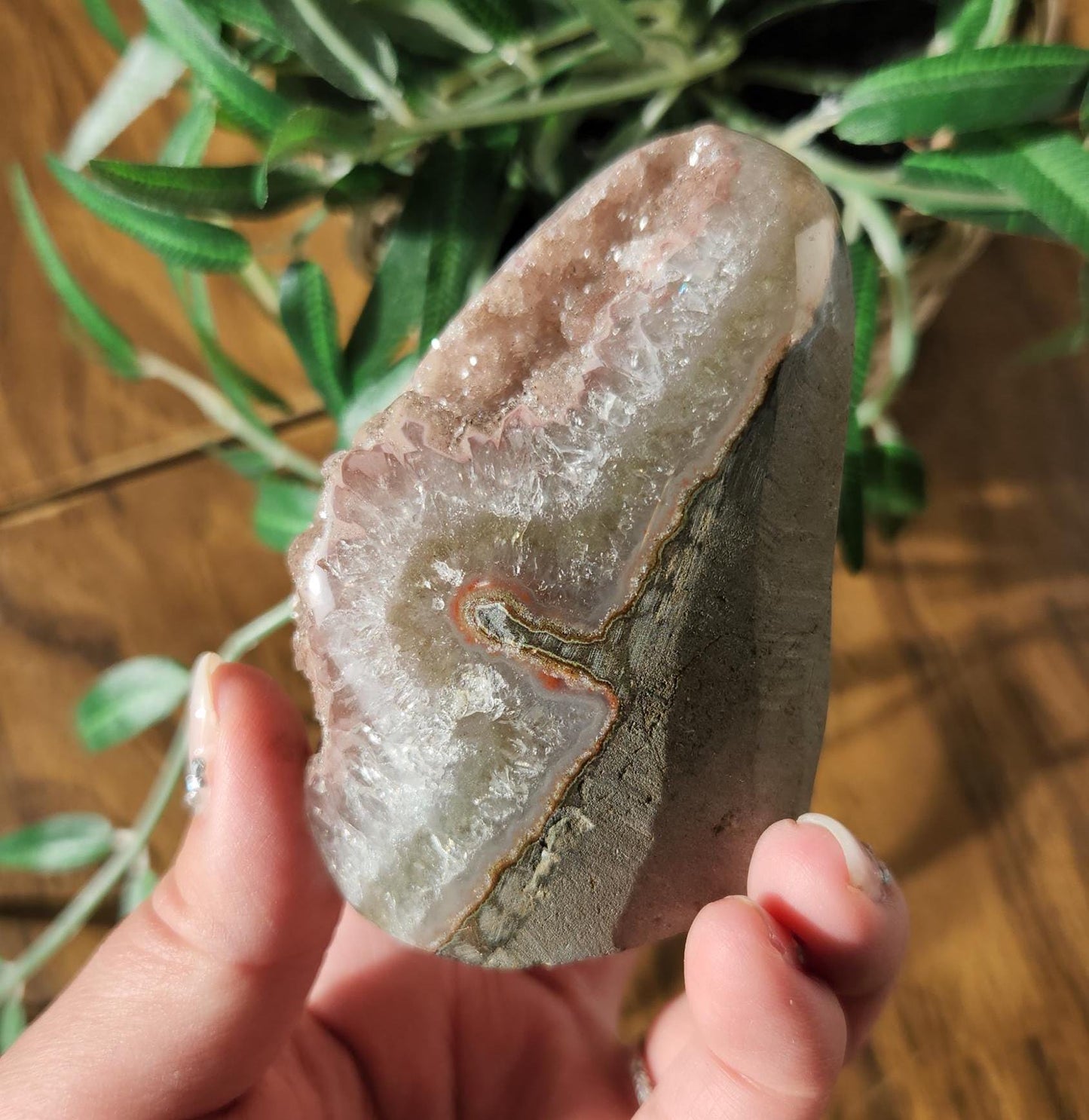 High quality rainbow sugar amethyst with a stalactite flower, light pink, double crystallization, Uruguay amethyst, cutbase, natural color