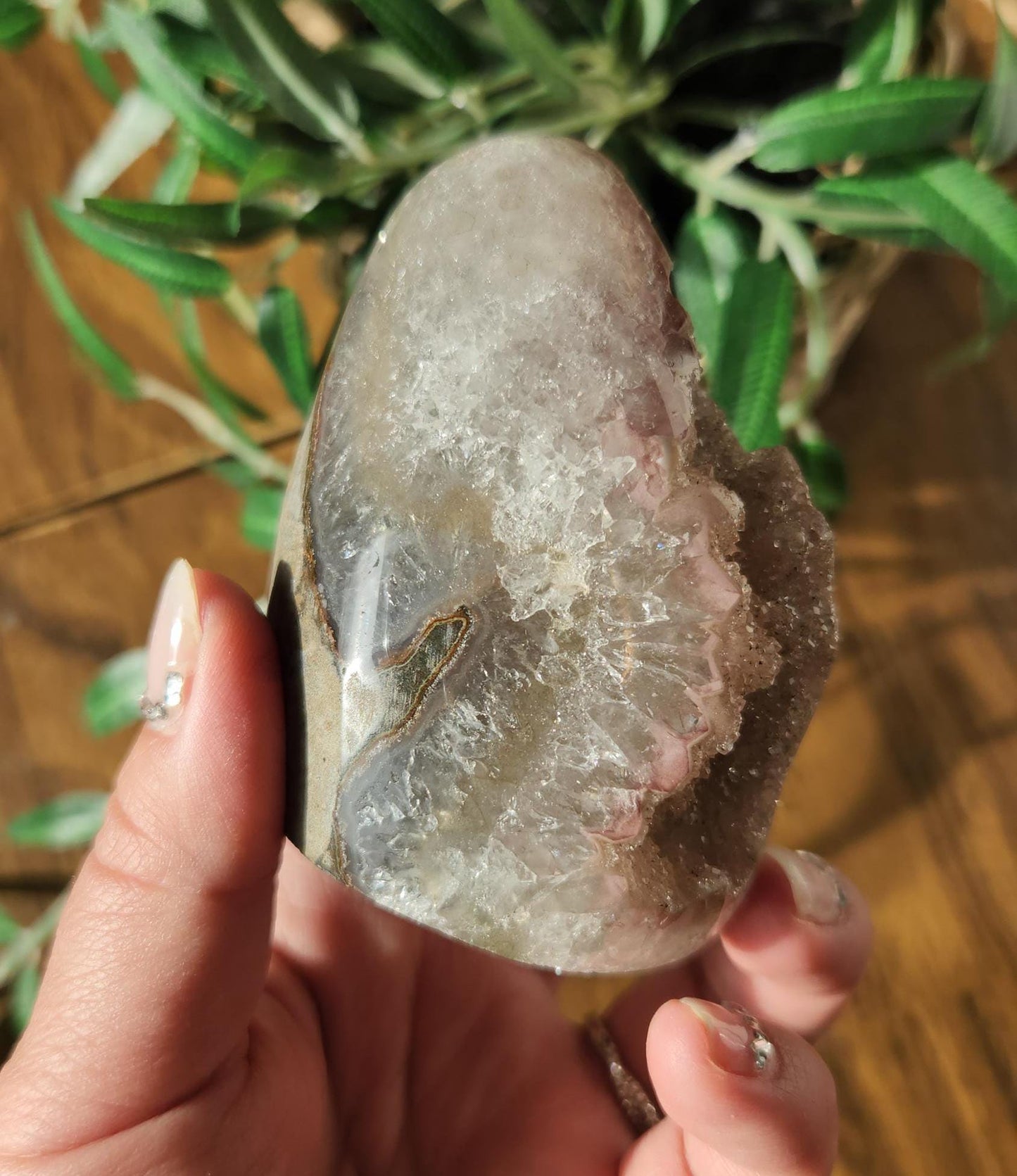 High quality rainbow sugar amethyst with a stalactite flower, light pink, double crystallization, Uruguay amethyst, cutbase, natural color