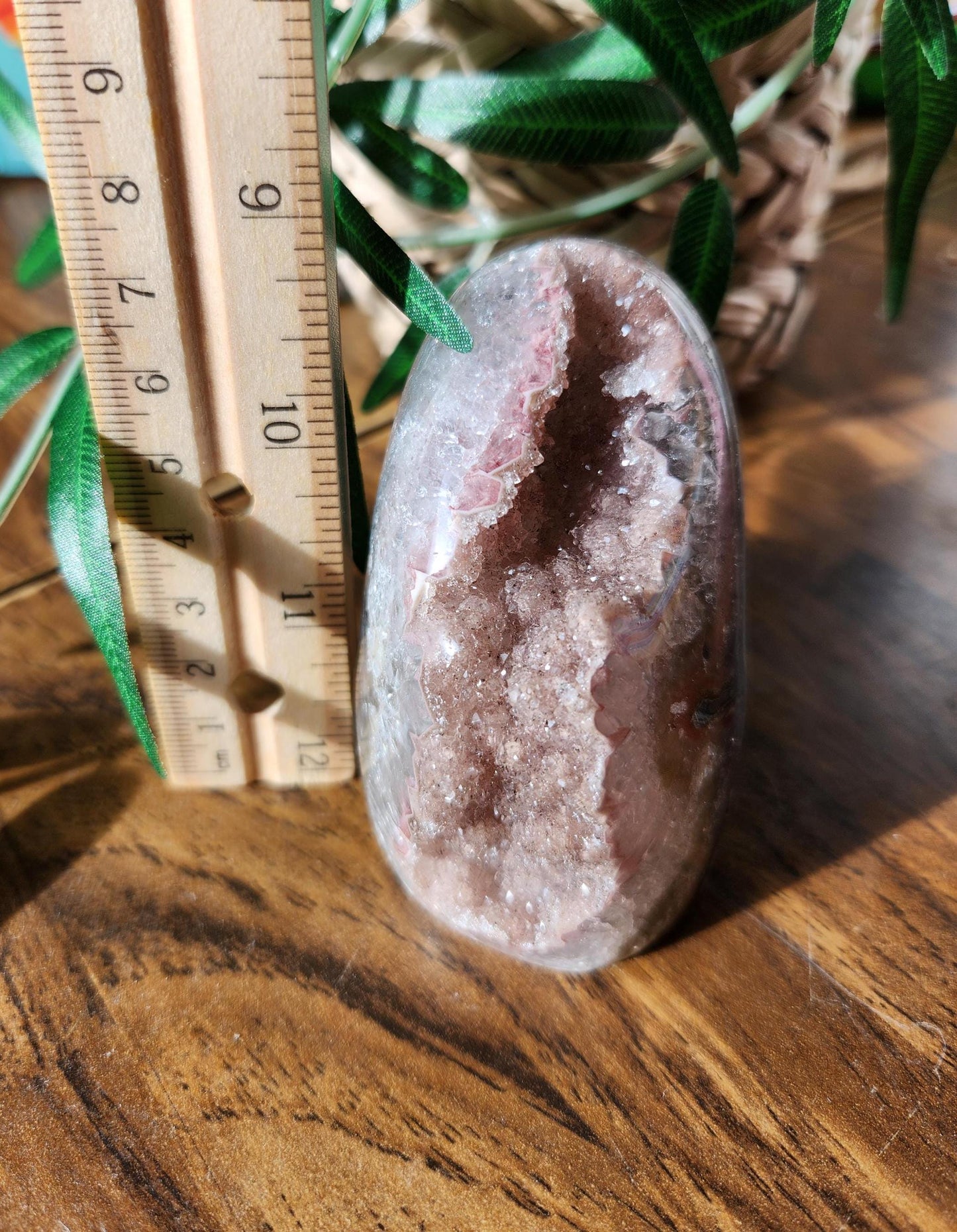 High quality rainbow sugar amethyst with a stalactite flower, light pink, double crystallization, Uruguay amethyst, cutbase, natural color