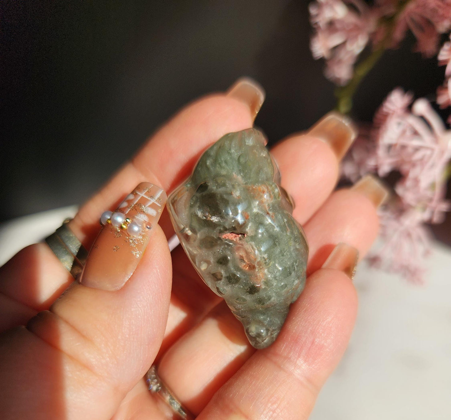 AAA green chlorite with pink garden quartz money toad carvings, money frog