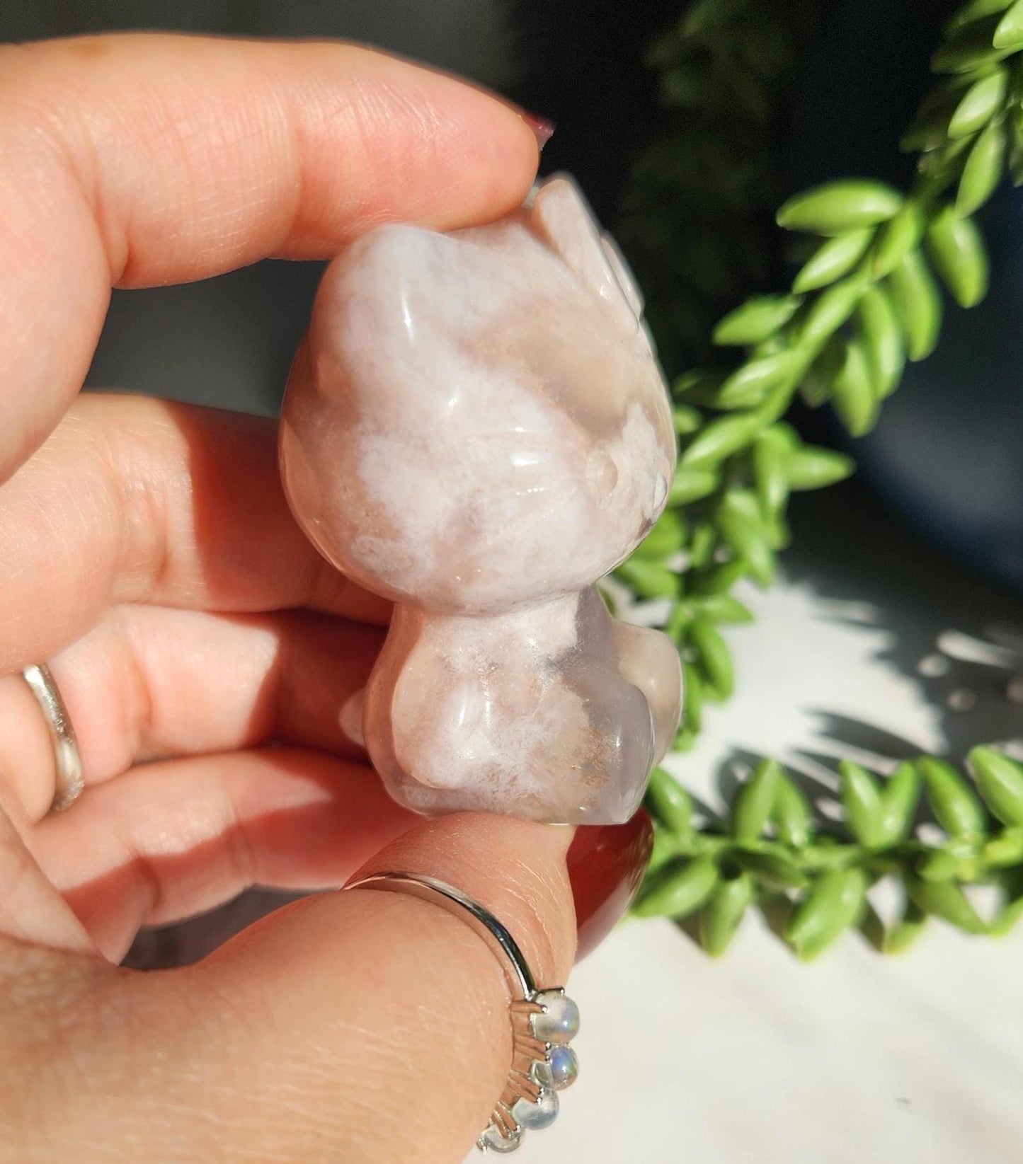 Beautiful flower agate hello kitty carving, natural