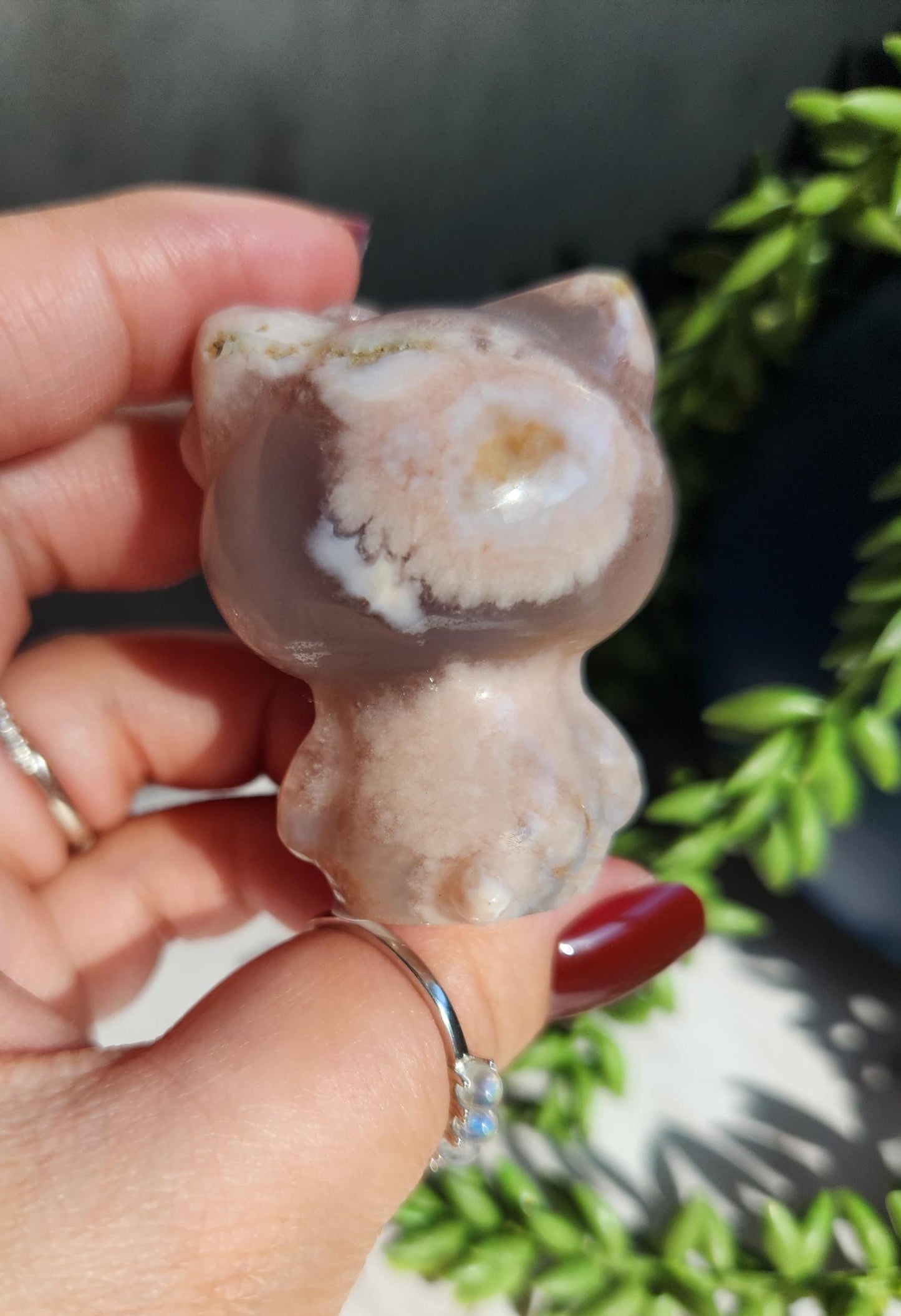 Beautiful flower agate hello kitty carving, natural