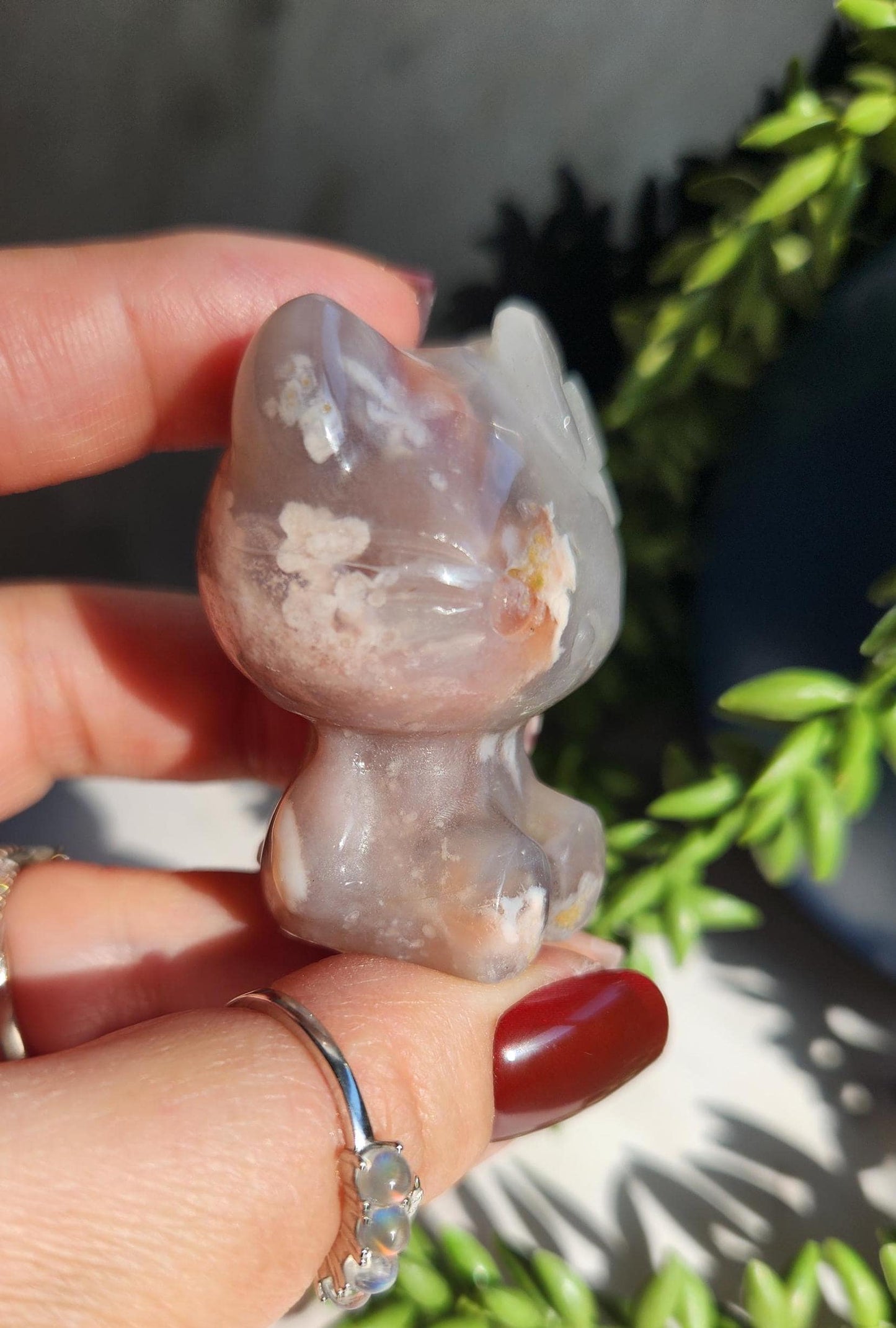 Beautiful flower agate hello kitty carving, natural