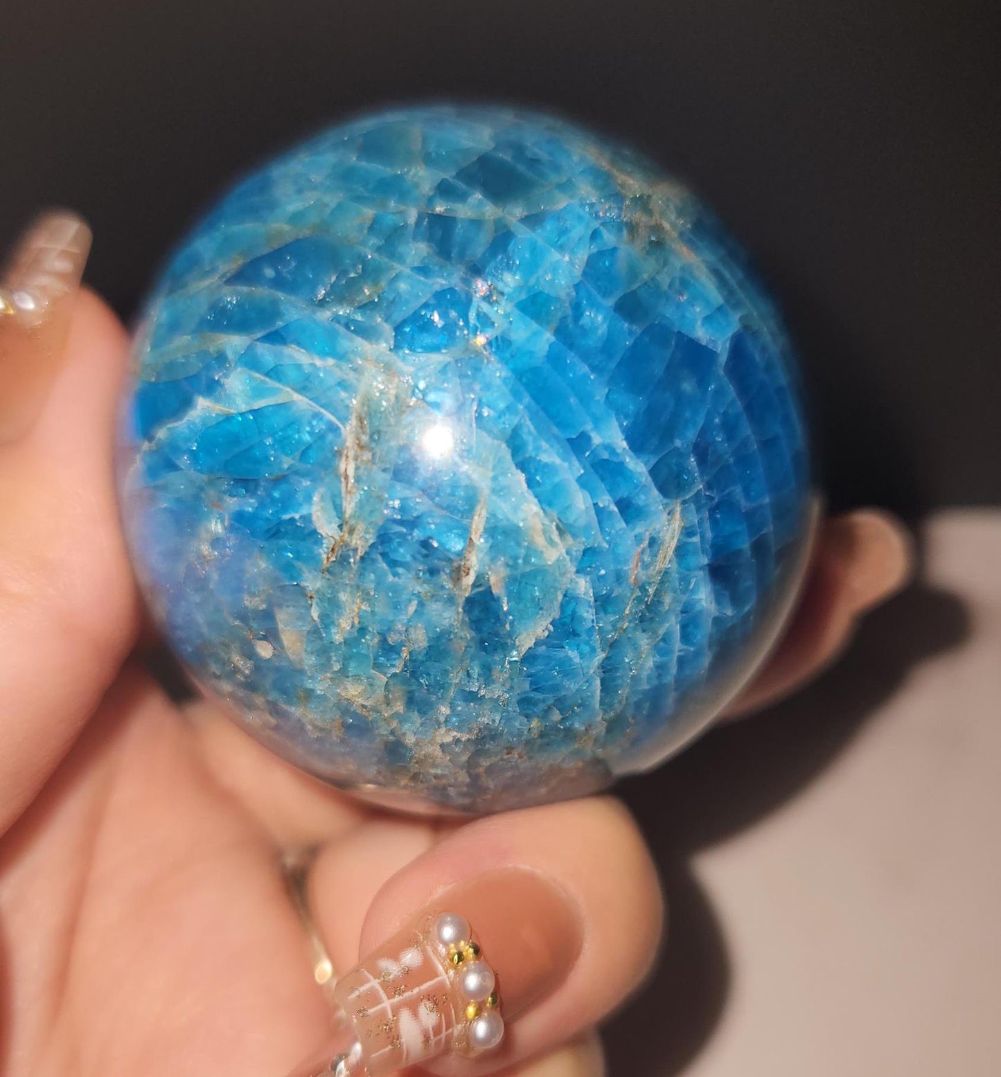 Beautiful natural blue appetite sphere with flash, D