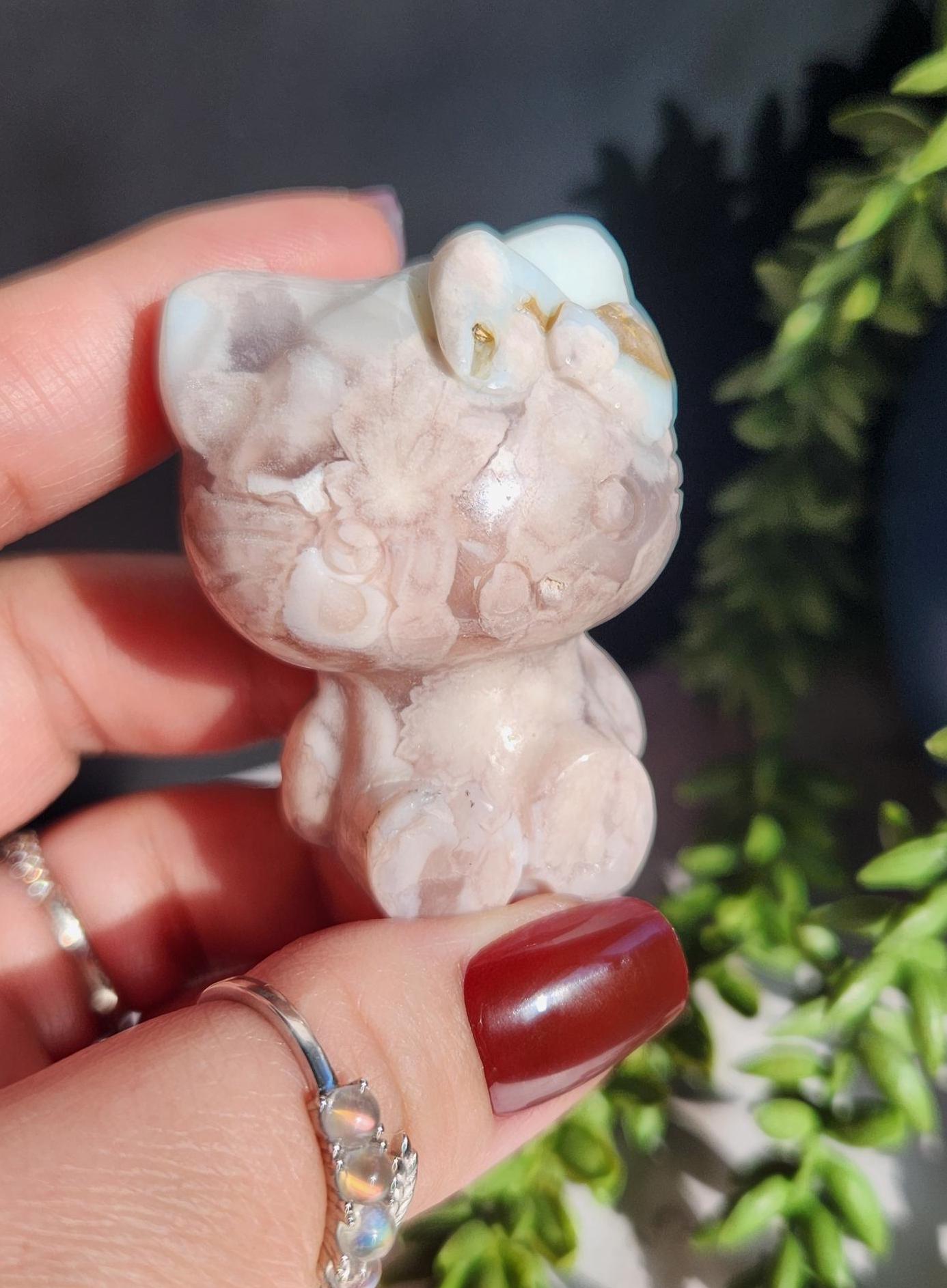 Beautiful green flower agate hello kitty carving, natural