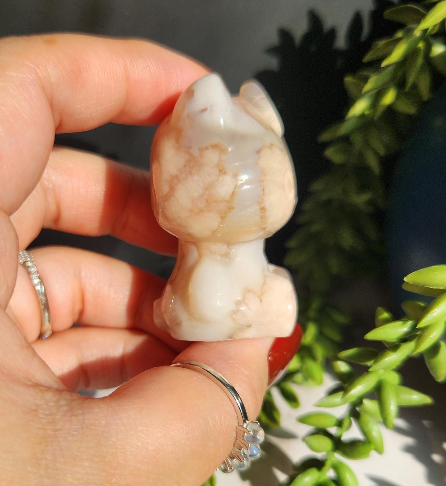Beautiful flower agate hello kitty carving, natural