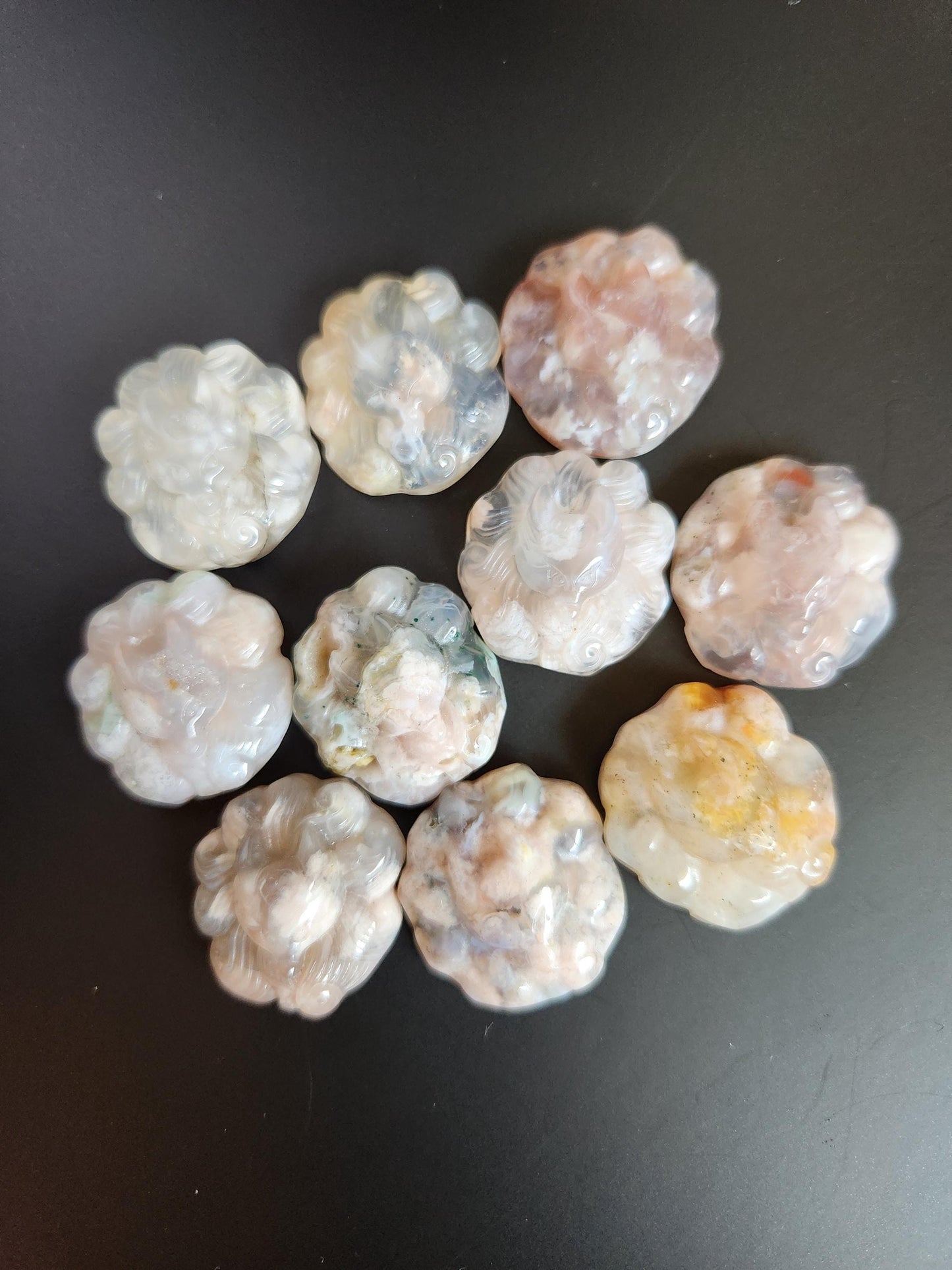 Beautiful flower agate nine tail fox carving