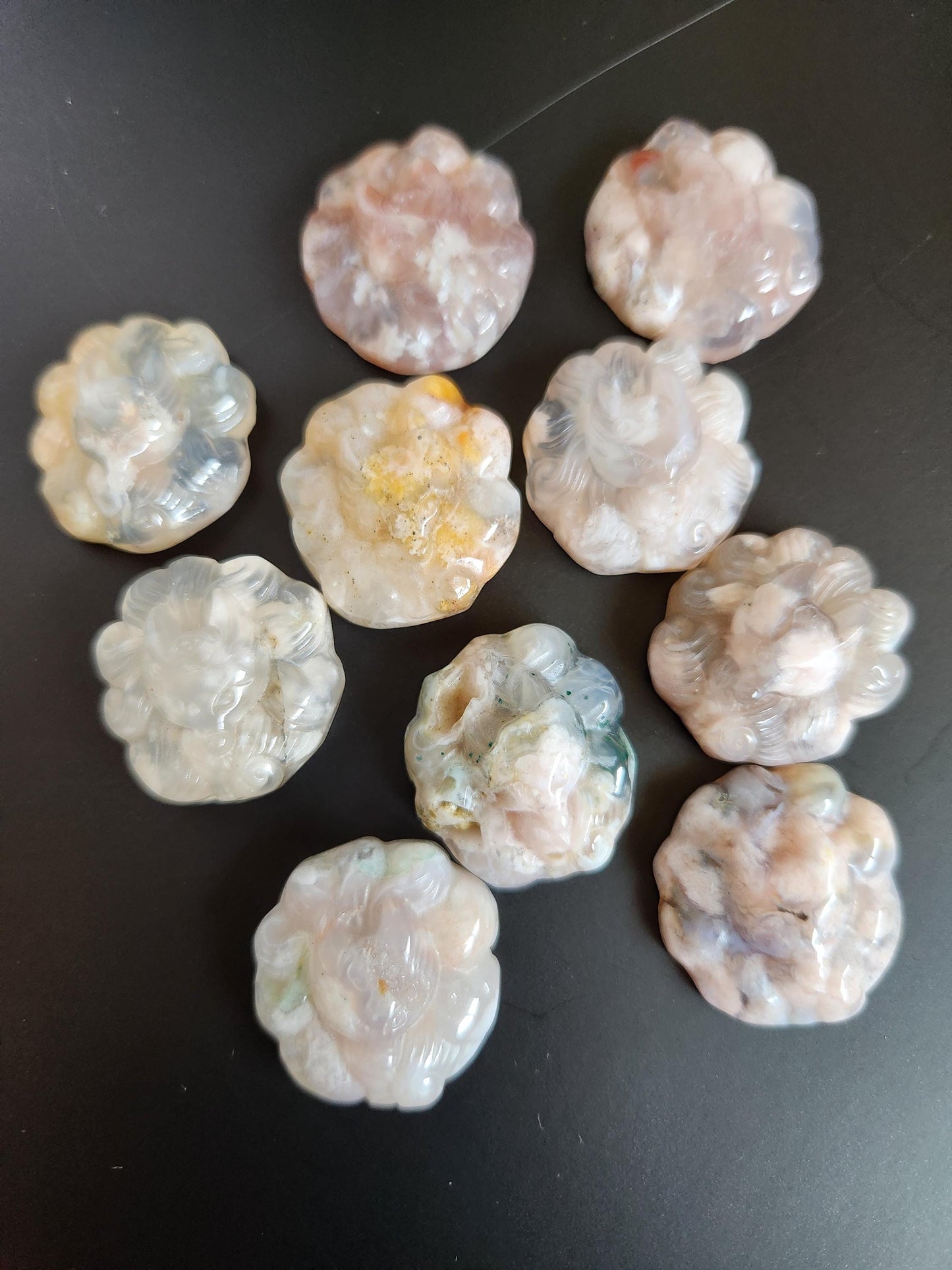 Beautiful flower agate nine tail fox carving