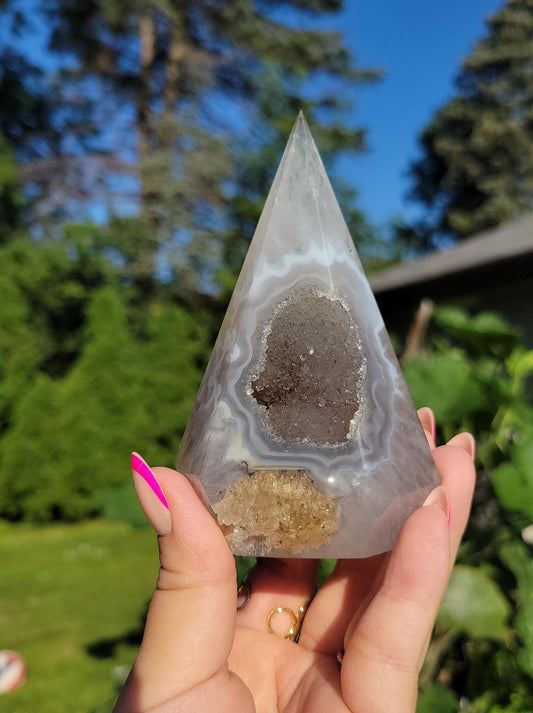 Special high quality quartz agate diamond with stunning agate banding, sparkly druzy, and calcite inclusions from Brazil