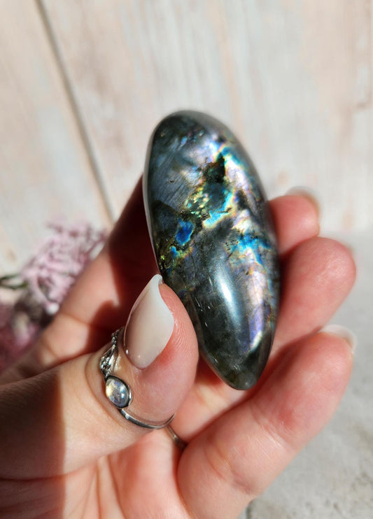 Beautiful bright lavender purple labradorite, dua flash, tear drop/spear with silver sheen from Finland