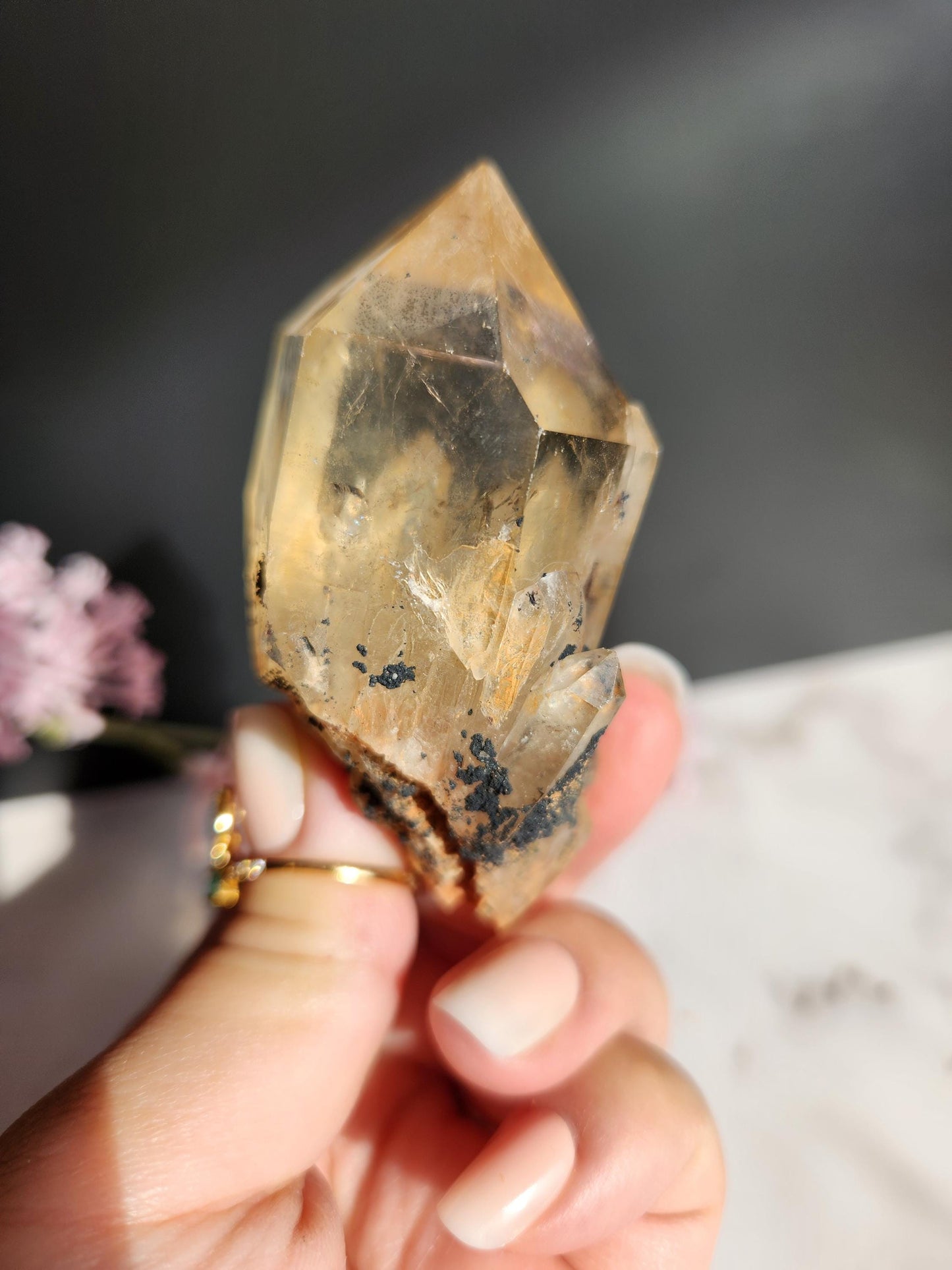 Natural kundalini citrine from the Congo, honey citrine with rainbows, genuine, untreated and not polished 41A