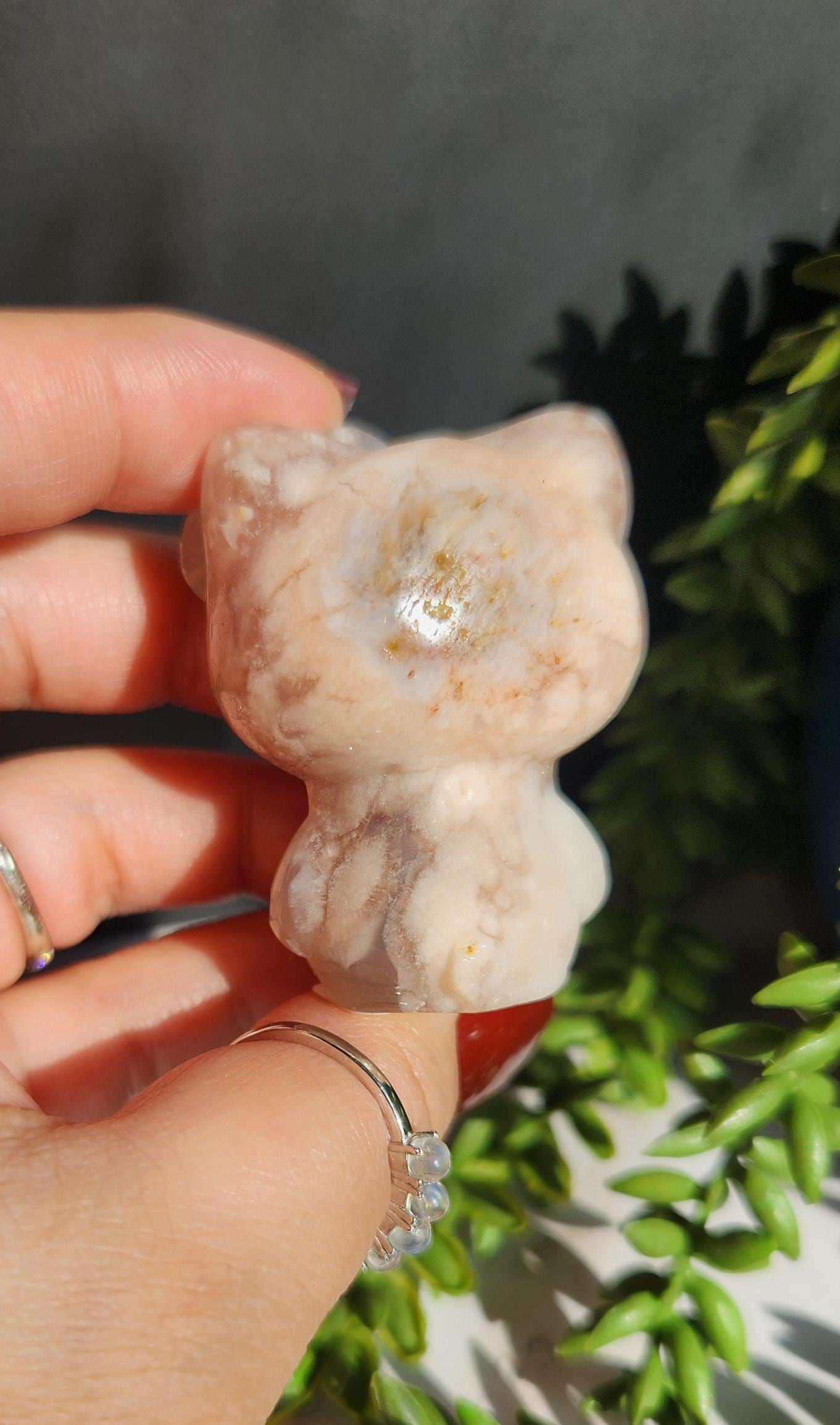 Beautiful flower agate hello kitty carving, natural