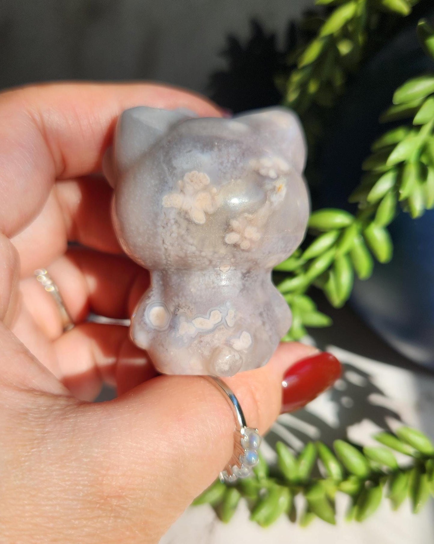Beautiful flower agate hello kitty carving, natural