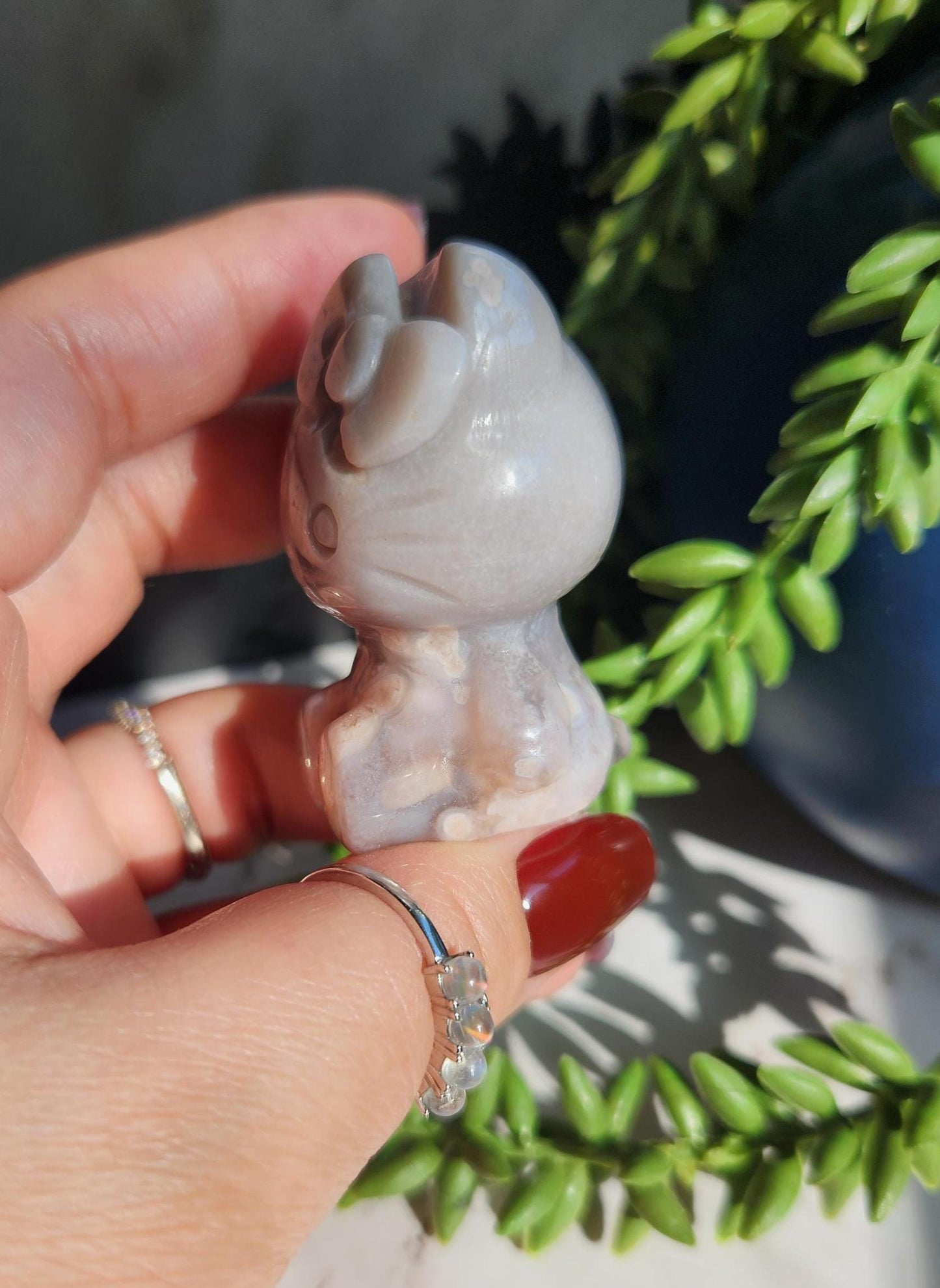 Beautiful flower agate hello kitty carving, natural