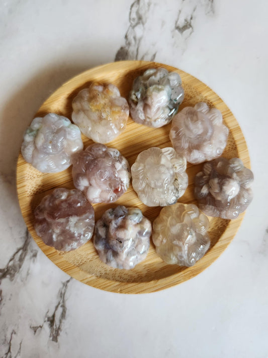 Beautiful flower agate nine tail fox carving