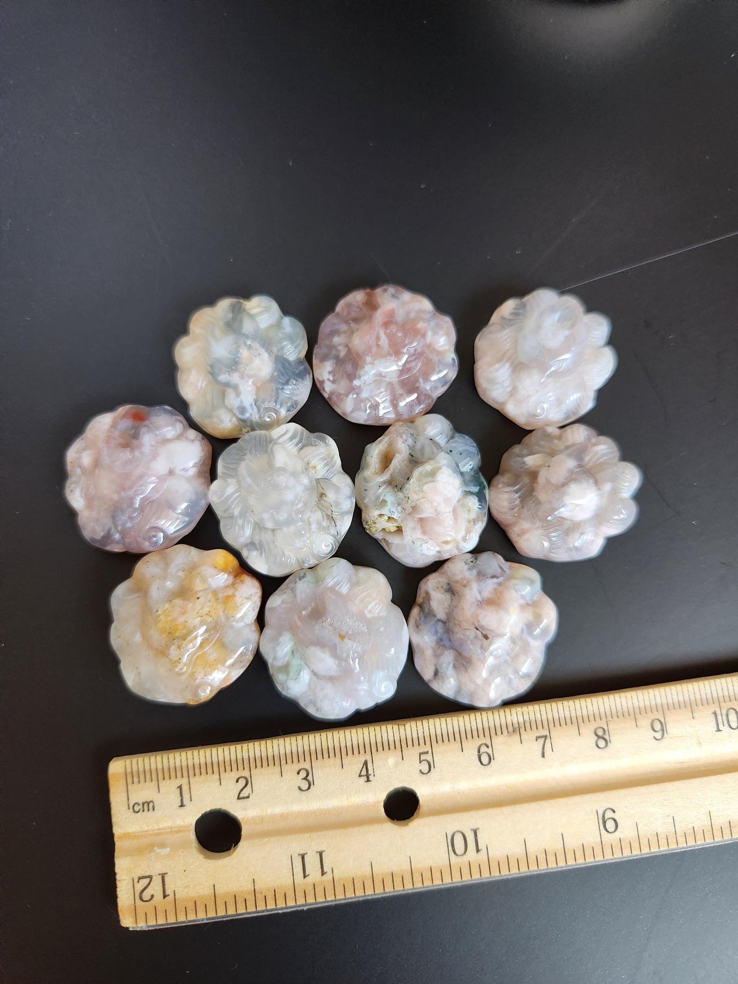 Beautiful flower agate nine tail fox carving